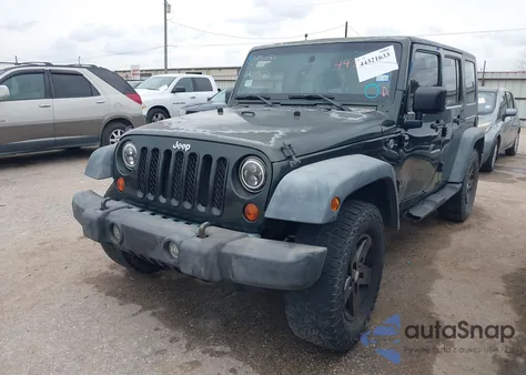 2010 Jeep Wrangler Unlimited Sport z USA, uszkodzony, nr VIN 1J4HA3H15AL124726